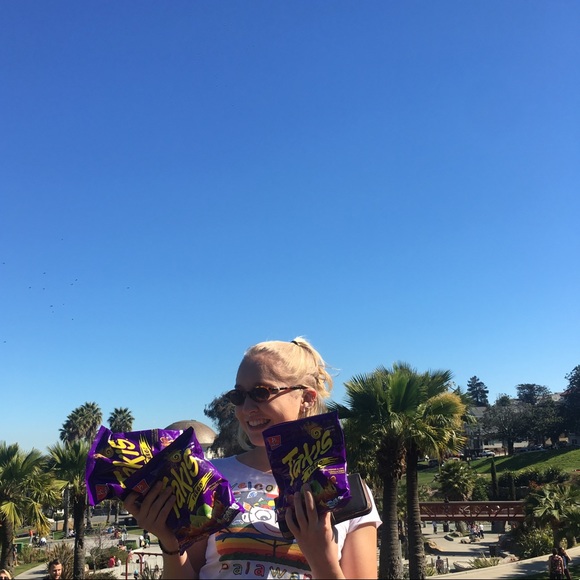 MEET YO SELLER - Picture 3 of 4